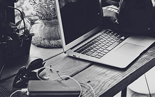 APP下载 LY Sports-皇马主场-险胜埃瓦尔，本泽马破门贡献进球，本泽马双响!皇马4-1大胜!