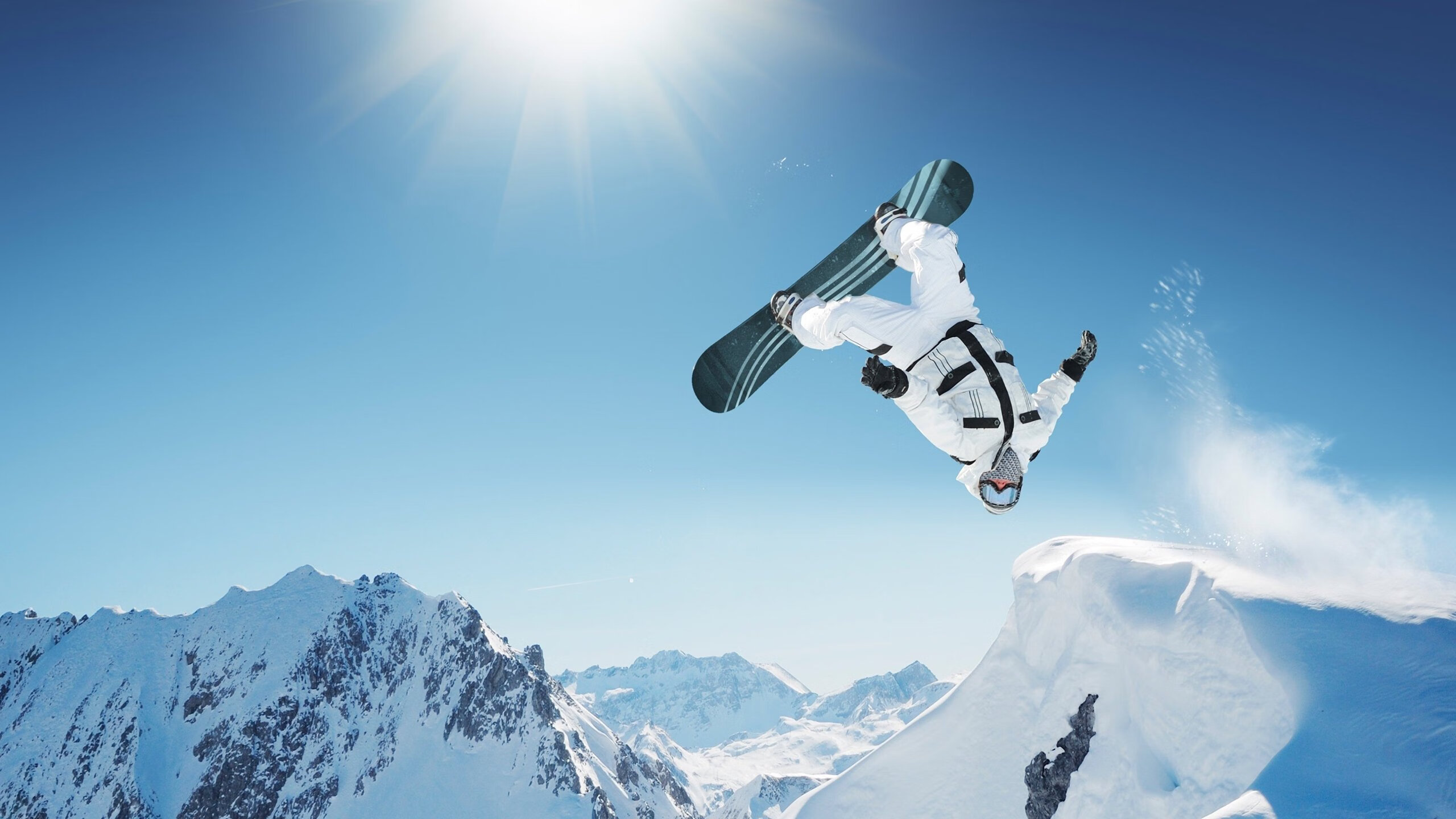 “英超大戏持续，争冠队伍步步为营”，英超球队能争取哪些冠军