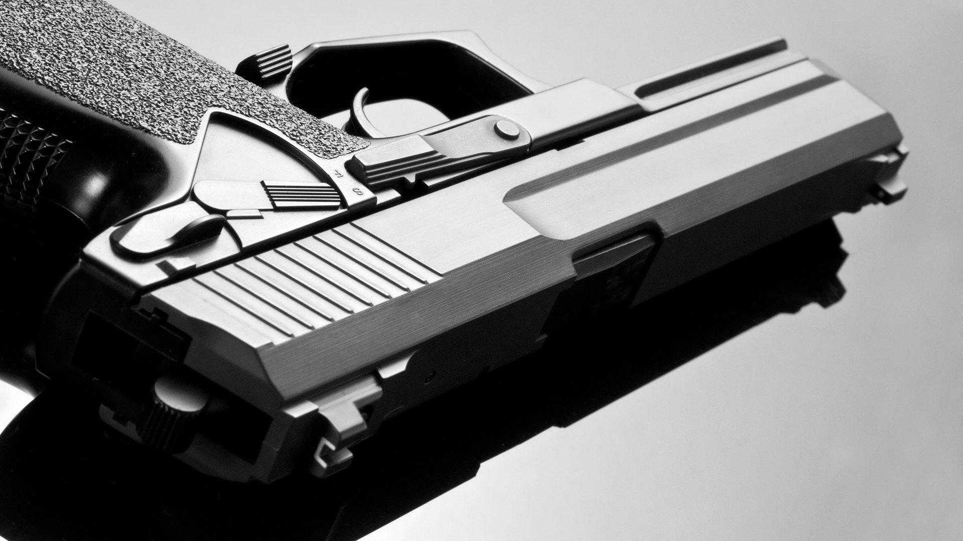 Leyu Sport下载-西甲裁判争议持续发酵，赛场氛围紧张，西甲裁判安排