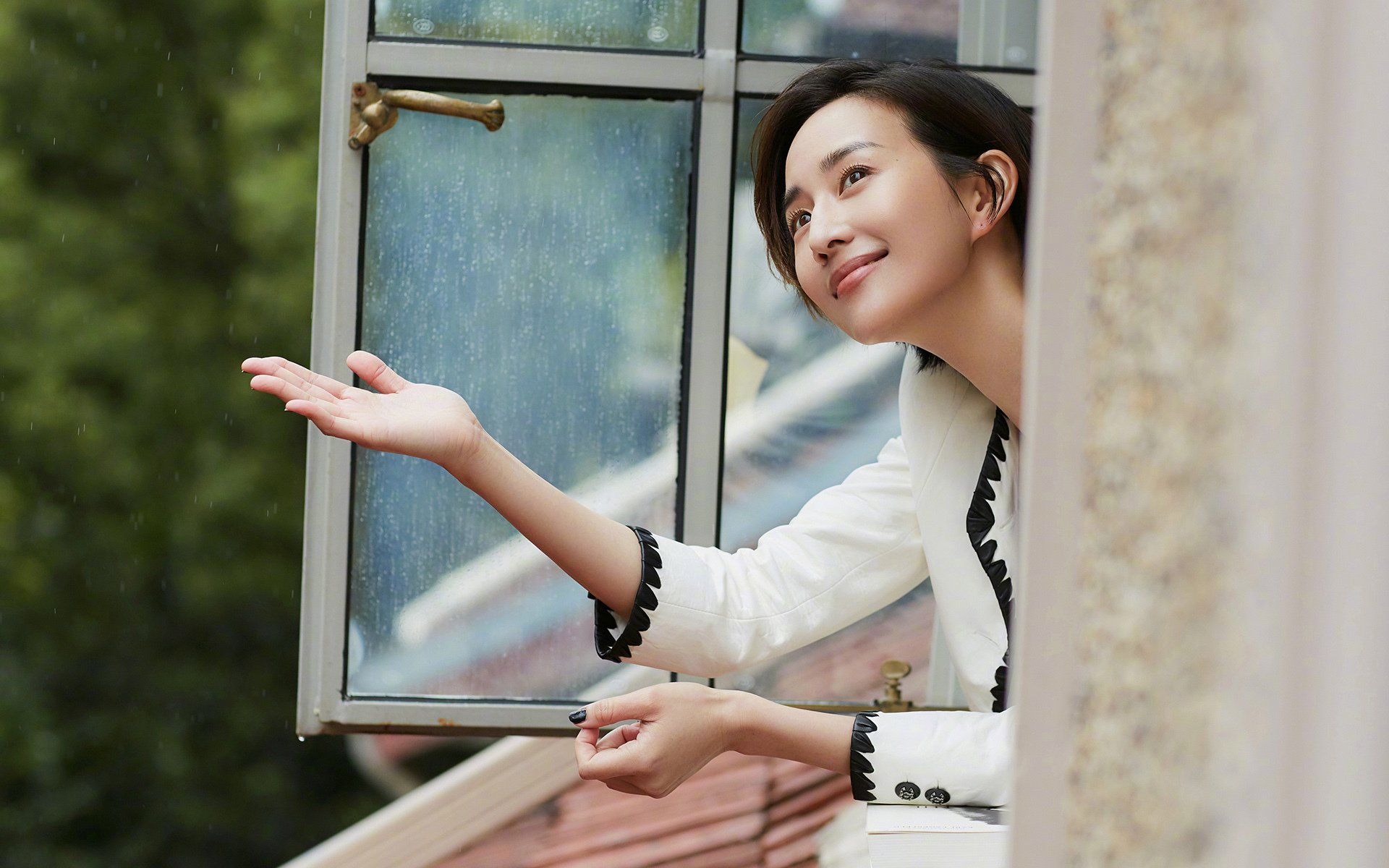 西甲角逐激烈，比分1-1，门将多次精彩扑救，场均成功断球72%、传球成功率86%