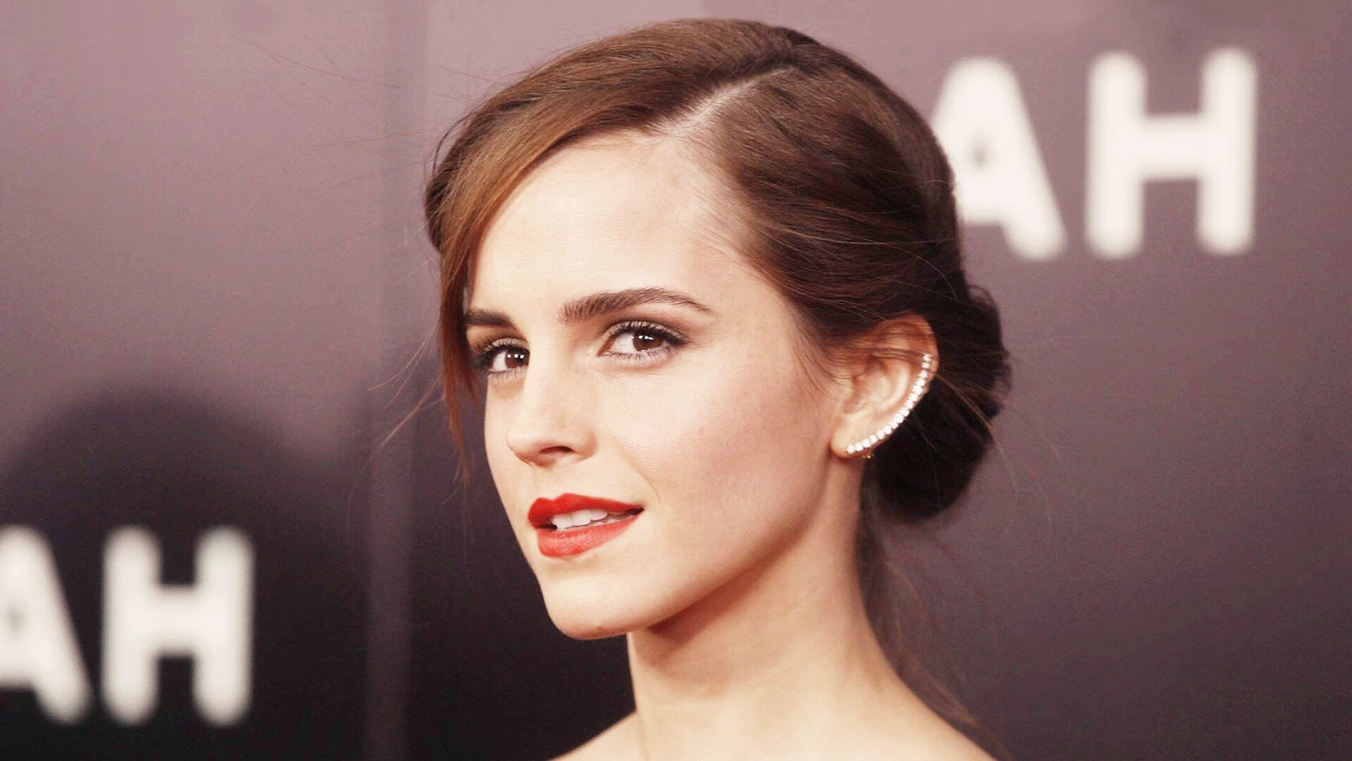 足球比赛中哪位球员表现最出色，值得称赞？，足球比赛球星