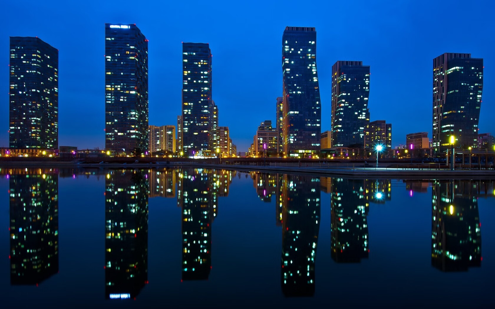 阿贾克斯后防连续零失球 获得赞誉,阿贾克斯引援