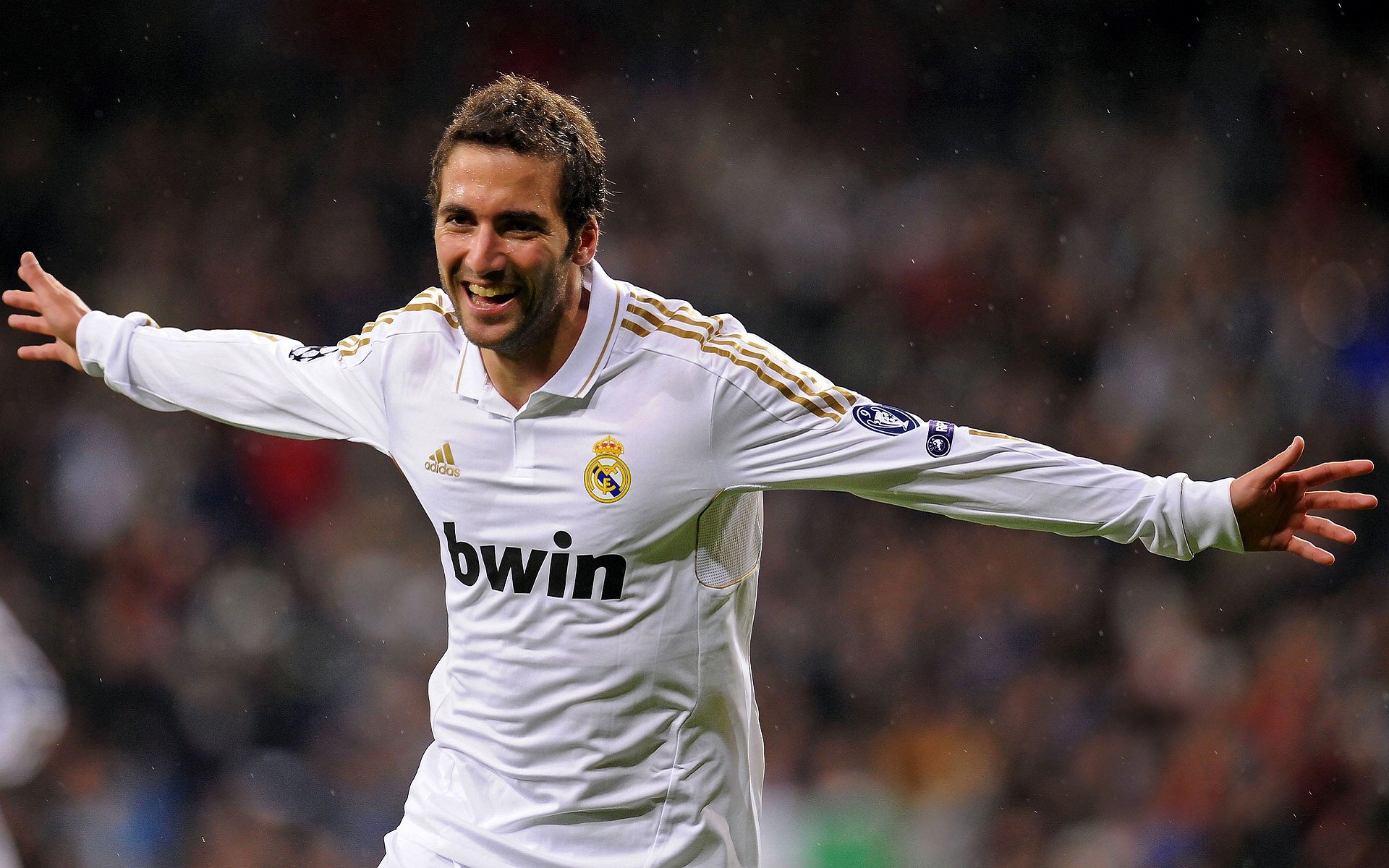 乐鱼app-球迷“自制大片”:最燃的比赛瞬间你都看了吗?,如何制作十佳球集锦