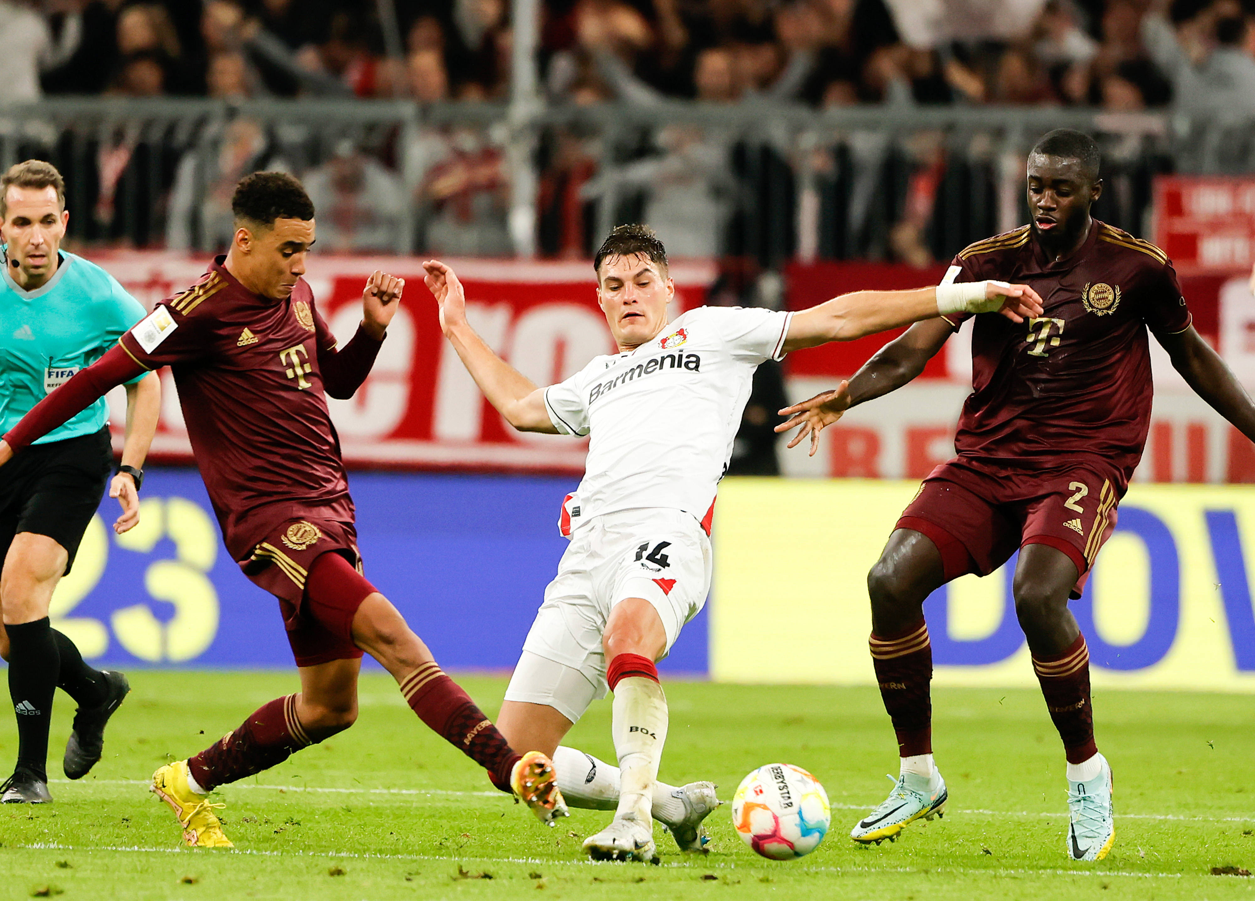 足球战术的多样性，将技术与团队融合。