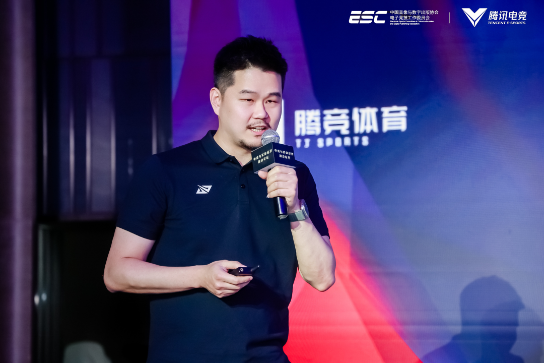 行业领导者的访谈：未来电竞发展的愿景与方向。