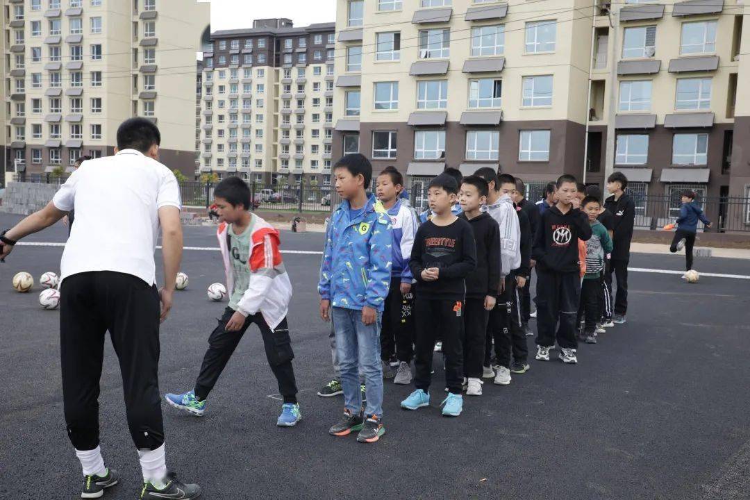 包含足球运动与社会责任的结合，推动公益事业。的词条