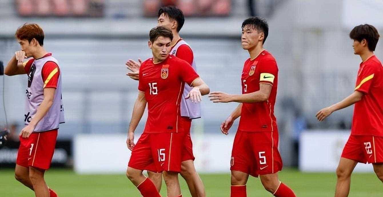 新一代国足选手的成长故事，追逐梦想的勇气。