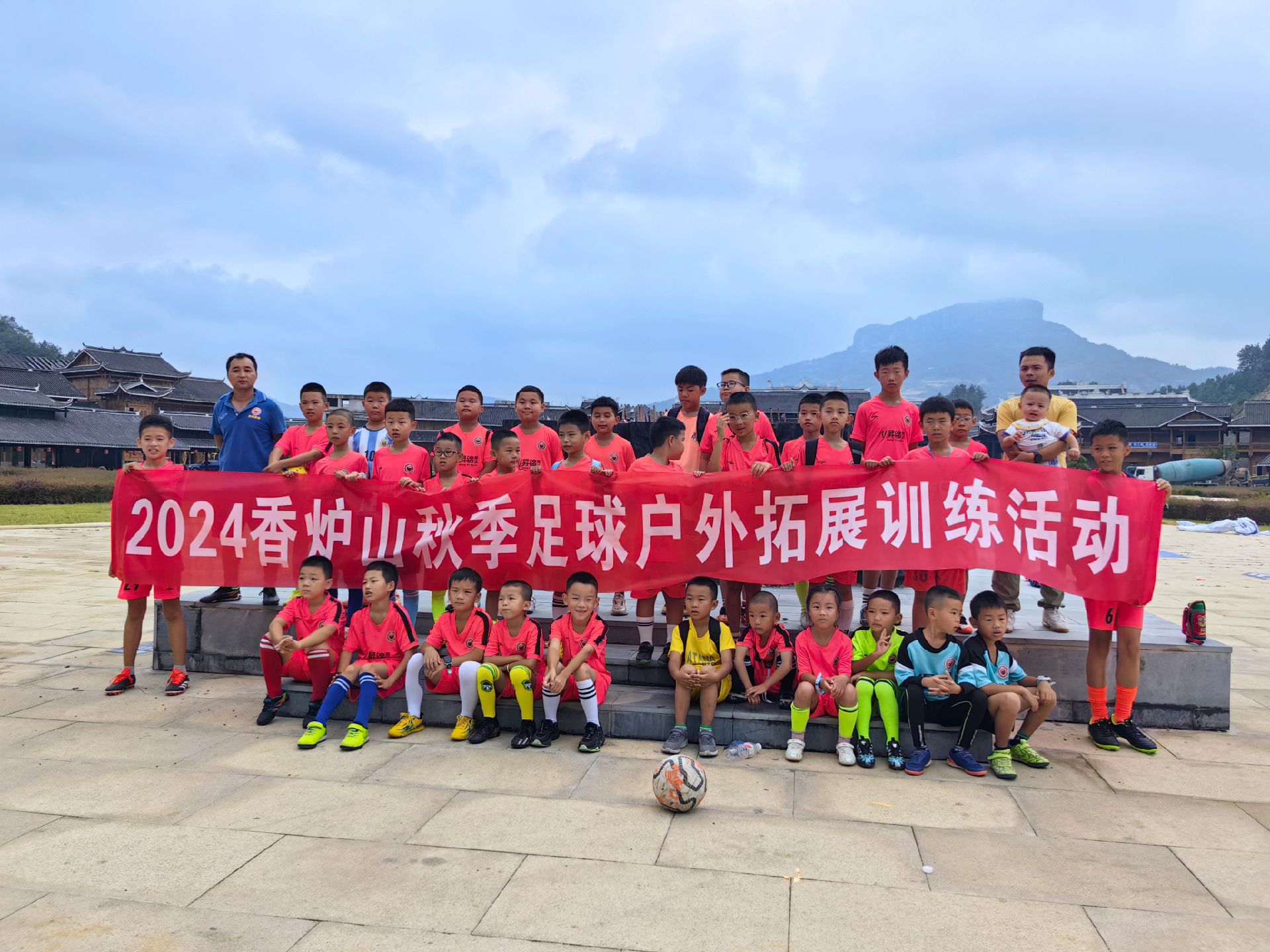 足球青训营：锻炼未来的运动精英。