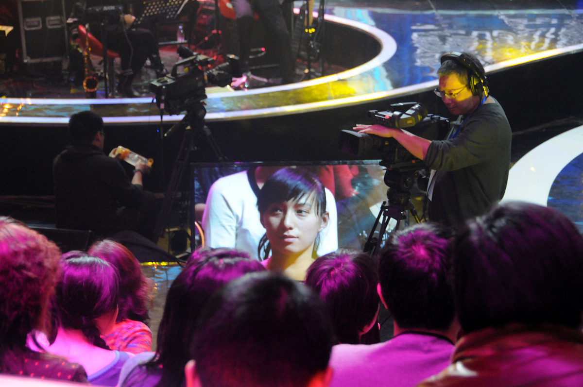 关于各类赛事观众的参与方式，如何保持热情？的信息