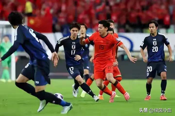 国足的团体意识与凝聚力，关键比赛中的表现。