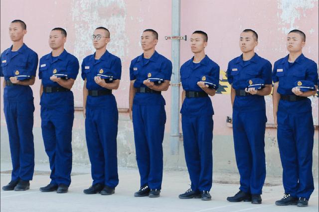 包含走近职业战队：高强度训练的真实生活。的词条